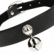 Foto 3: Noir Echo Bell � Gargantilha em couro vegano com pendente 